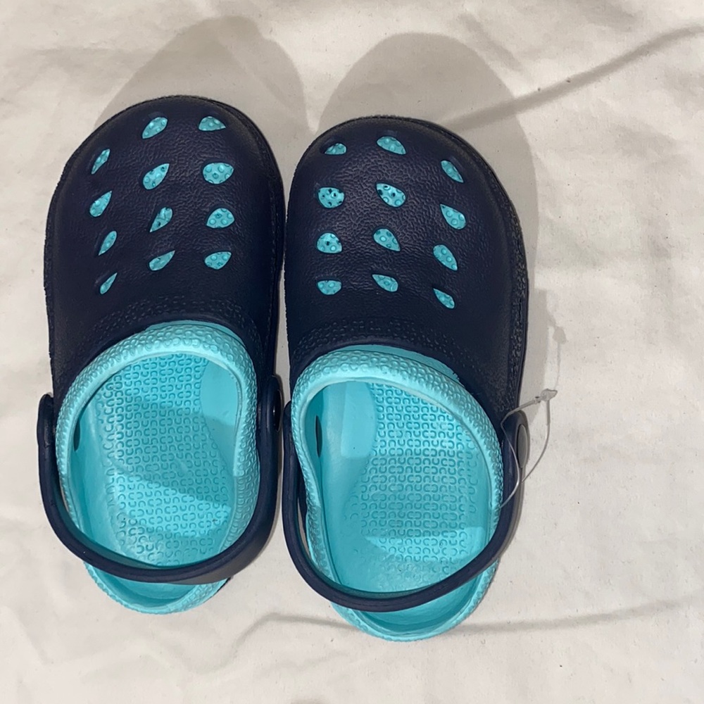 KIDS SIZE 9 BEACH CLOGS